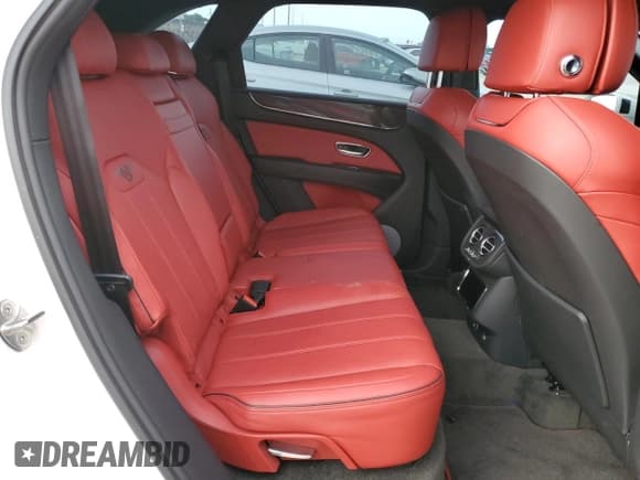 ✅ 2021 Bentley Bentayga V8 • VIN: SJAAM2ZV6MC033822 • Лот: 60594003. Опубликован ранее на Copart с пробегом Не указан. Бесплатный доступ к архиву аукционных продаж из США и подробный отчёт об истории автомобиля на DreamBid. Изображение 11.