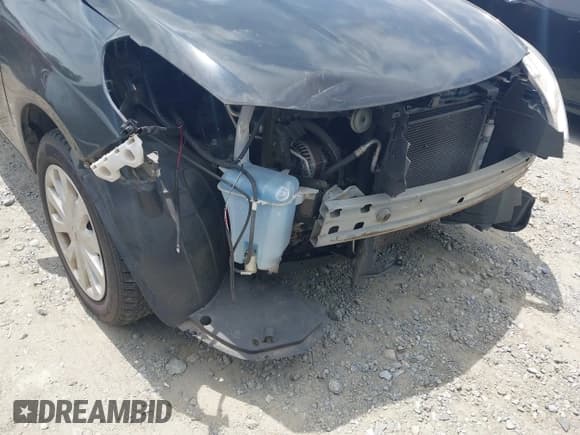 ✅ 2017 Nissan Versa SV • VIN: 3N1CN7AP6HL861820 • Lot: 42812688. Wystawiony na IAAI z przebiegiem 104 916 mil. Bezpłatny archiwum sprzedaży aukcyjnych z USA i szczegółowy raport historii pojazdu na DreamBid. Zdjęcie 13.