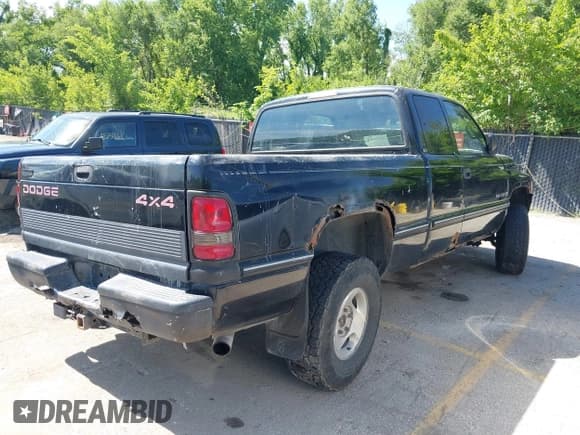 ✅ 1997 Dodge 1500 • VIN: 3B7HF13Z4VG793727 • Лот: 42231961. Опубликован ранее на IAAI с пробегом 278 240 миль. Бесплатный доступ к архиву аукционных продаж из США и подробный отчёт об истории автомобиля на DreamBid. Изображение 4.