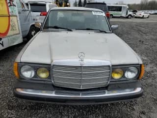 ✅ 1981 Mercedes-Benz 240 • VIN: WDBAB23A8BB257931 • Lot: 44451615. Listed on Copart with 183,942 mi. Free auction sales archive from the USA and detailed vehicle history report at DreamBid. Image 5.