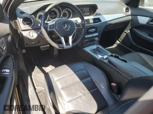 ✅ 2013 Mercedes-Benz C 250 • VIN: WDDGJ4HB2DF994782 • Lot: 57336875. Wystawiony na Copart z przebiegiem 113 762 mil. Bezpłatny archiwum sprzedaży aukcyjnych z USA i szczegółowy raport historii pojazdu na DreamBid. Zdjęcie 8.