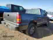 2002 GMC Sierra 1500 z VIN 1GTEC14W92Z280310, wystawiony jako Copart lot #74731204 z przebiegiem 241 075 mil mil oraz Szkoda całkowita • Salvage title. Historia ofert i sprzedaży dostępna na DreamBid. Obrazek 3.
