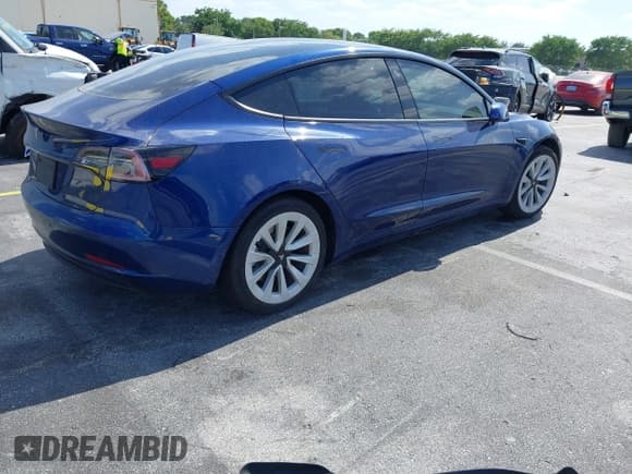 ✅ 2021 Tesla Model 3 Standard Range Plus • VIN: 5YJ3E1EA5MF031872 • Lot: 42082538. Wystawiony na IAAI z przebiegiem 59 809 mil. Bezpłatny archiwum sprzedaży aukcyjnych z USA i szczegółowy raport historii pojazdu na DreamBid. Zdjęcie 4.