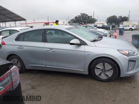 ✅ 2020 Hyundai Ioniq SE • VIN: KMHC75LC1LU235835 • Lot: 41714431. Wystawiony na IAAI z przebiegiem 45 828 mil. Bezpłatny archiwum sprzedaży aukcyjnych z USA i szczegółowy raport historii pojazdu na DreamBid. Zdjęcie 13.