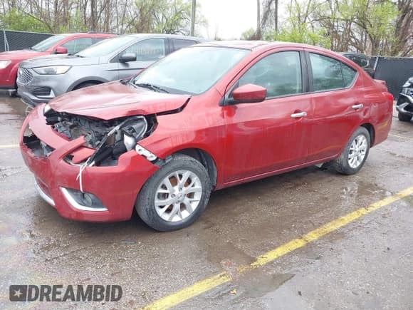 ✅ 2018 Nissan Versa SV • VIN: 3N1CN7AP4JL860056 • Lot: 41769012. Wystawiony na IAAI z przebiegiem 158 603 mil. Bezpłatny archiwum sprzedaży aukcyjnych z USA i szczegółowy raport historii pojazdu na DreamBid. Zdjęcie 2.