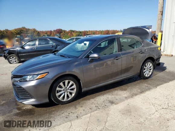 ✅ 2018 Toyota Camry SE • VIN: 4T1B11HK9JU503937 • Лот: 91841365. Опубликован ранее на Copart с пробегом 124 737 миль. Бесплатный доступ к архиву аукционных продаж из США и подробный отчёт об истории автомобиля на DreamBid. Изображение 1.