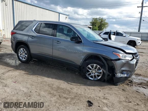 ✅ 2020 Chevrolet Traverse LS • VIN: 1GNERFKWXLJ174924 • Lot: 71939174. Wystawiony na Copart z przebiegiem 82 695 mil. Bezpłatny archiwum sprzedaży aukcyjnych z USA i szczegółowy raport historii pojazdu na DreamBid. Zdjęcie 4.