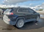 ✅ 2019 Jeep Cherokee Latitude • VIN: 1C4PJLCBXKD134472 • Lot: 94294575. Wystawiony na Copart z przebiegiem 88 303 mil. Bezpłatny archiwum sprzedaży aukcyjnych z USA i szczegółowy raport historii pojazdu na DreamBid. Zdjęcie 3.