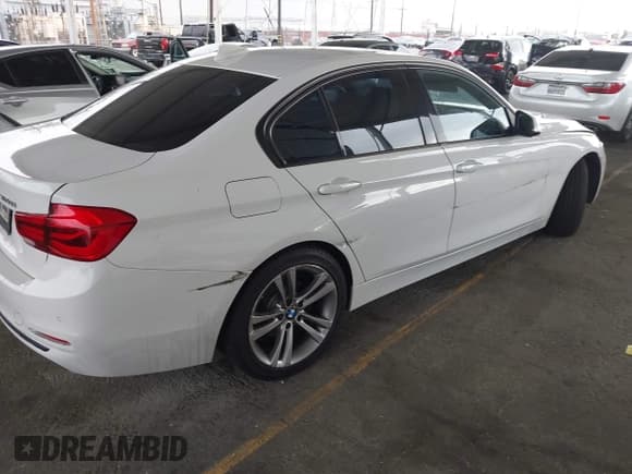 ✅ 2016 BMW 3 Series 328i • VIN: WBA8E9G51GNT46305 • Lot: 43367894. Wystawiony na IAAI z przebiegiem 103 377 mil. Bezpłatny archiwum sprzedaży aukcyjnych z USA i szczegółowy raport historii pojazdu na DreamBid. Zdjęcie 4.