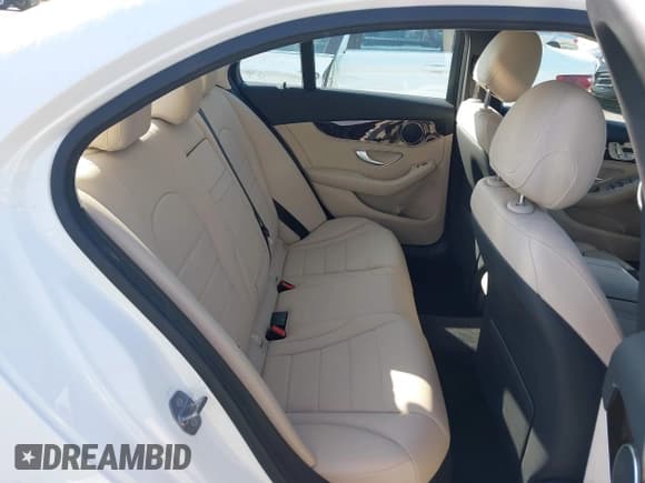 ✅ 2018 Mercedes-Benz C 300 • VIN: 55SWF4JB9JU282205 • Lot: 43469444. Wystawiony na IAAI z przebiegiem 28 820 mil. Bezpłatny archiwum sprzedaży aukcyjnych z USA i szczegółowy raport historii pojazdu na DreamBid. Zdjęcie 8.