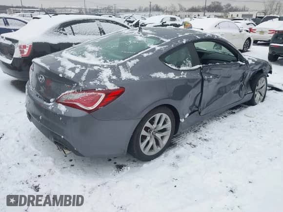 2014 Hyundai Genesis Coupe R-Spec with VIN KMHHT6KD8EU114093, listed as a IAAI auction lot 41261121 with 51,172 mi miles and . Bid and sale history available at DreamBid. Image 4.