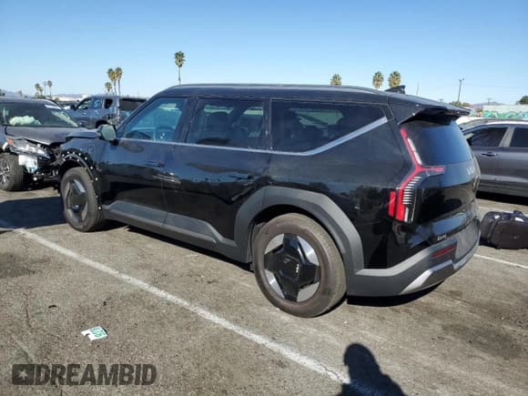 ✅ 2024 Kia EV9 Wind • VIN: KNDAFFS51R6031587 • Lot: 80033284. Wystawiony na Copart z przebiegiem 2 562 mil. Bezpłatny archiwum sprzedaży aukcyjnych z USA i szczegółowy raport historii pojazdu na DreamBid. Zdjęcie 2.