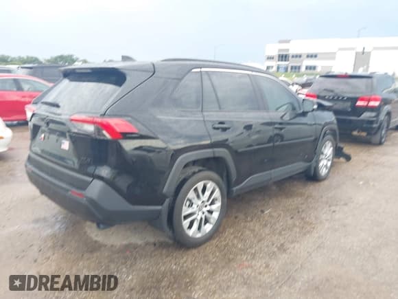 ✅ 2024 Toyota RAV4 XLE Premium • VIN: 2T3C1RFV5RW358866 • Лот: 43296494. Опубликован ранее на IAAI с пробегом 63 580 миль. Бесплатный доступ к архиву аукционных продаж из США и подробный отчёт об истории автомобиля на DreamBid. Изображение 4.