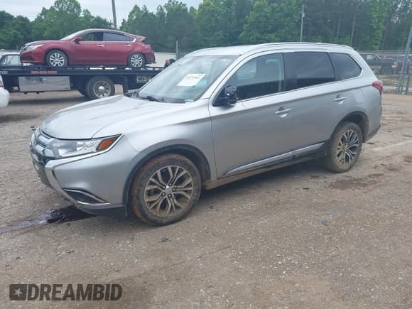 ✅ 2018 Mitsubishi Outlander SE • VIN: JA4AD3A35JZ007942 • Lot: 42275943. Wystawiony na IAAI z przebiegiem 167 550 mil. Bezpłatny archiwum sprzedaży aukcyjnych z USA i szczegółowy raport historii pojazdu na DreamBid. Zdjęcie 17.