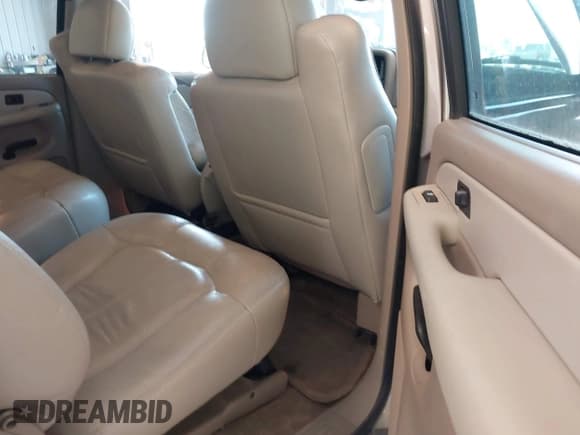 ✅ 2002 Chevrolet Suburban LT • VIN: 1GNFK16Z42J221525 • Lot: 43004717. Listed on IAAI with 266,001 mi. Free auction sales archive from the USA and detailed vehicle history report at DreamBid. Image 8.