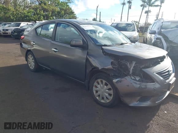 ✅ 2012 Nissan Versa S • VIN: 3N1CN7AP7CL907325 • Lot: 43264276. Wystawiony na IAAI z przebiegiem 57 565 mil. Bezpłatny archiwum sprzedaży aukcyjnych z USA i szczegółowy raport historii pojazdu na DreamBid. Zdjęcie 1.