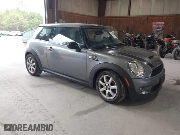 ✅ 2010 MINI Hardtop S • VIN: WMWMF7C52ATX41201 • Lot: 43229036. Wystawiony na IAAI z przebiegiem 52 853 mil. Bezpłatny archiwum sprzedaży aukcyjnych z USA i szczegółowy raport historii pojazdu na DreamBid. Zdjęcie 1.