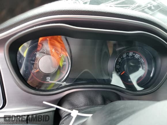 ✅ 2018 Dodge Challenger SXT Plus • VIN: 2C3CDZAG2JH246440 • Lot: 62227314. Wystawiony na Copart z przebiegiem Nie podano. Bezpłatny archiwum sprzedaży aukcyjnych z USA i szczegółowy raport historii pojazdu na DreamBid. Zdjęcie 9.