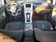 ✅ 2013 Chevrolet Volt • VIN: 1G1RA6E42DU107898 • Lot: 82893504. Wystawiony na Copart z przebiegiem Nie podano. Bezpłatny archiwum sprzedaży aukcyjnych z USA i szczegółowy raport historii pojazdu na DreamBid. Zdjęcie 8.