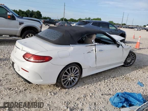 ✅ 2019 Mercedes-Benz C 300 • VIN: WDDWK8DB5KF840991 • Lot: 57989255. Wystawiony na Copart z przebiegiem Nie podano. Bezpłatny archiwum sprzedaży aukcyjnych z USA i szczegółowy raport historii pojazdu na DreamBid. Zdjęcie 3.