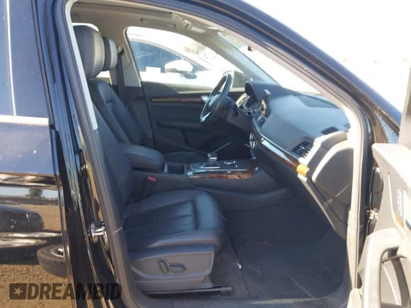 ✅ 2018 Audi Q5 Premium • VIN: WA1ANAFY0J2134970 • Lot: 43868690. Listed on IAAI with 94,506 mi. Free auction sales archive from the USA and detailed vehicle history report at DreamBid. Image 5.