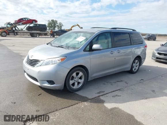 ✅ 2014 Toyota Sienna LE • VIN: 5TDKK3DC0ES509583 • Lot: 43424567. Listed on IAAI with 217,639 mi. Free auction sales archive from the USA and detailed vehicle history report at DreamBid. Image 2.