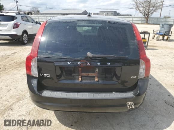 ✅ 2010 Volvo V50 • VIN: YV1390MW2A2557509 • Лот: 46746714. Опубликован ранее на Copart с пробегом 163 857 миль. Бесплатный доступ к архиву аукционных продаж из США и подробный отчёт об истории автомобиля на DreamBid. Изображение 6.