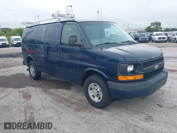 ✅ 2014 Chevrolet Express Cargo • VIN: 1GCWGFBA8E1136392 • Lot: 43026716. Wystawiony na IAAI z przebiegiem 233 303 mil. Bezpłatny archiwum sprzedaży aukcyjnych z USA i szczegółowy raport historii pojazdu na DreamBid. Zdjęcie 1.