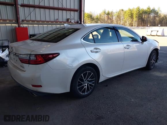 ✅ 2017 Lexus ES 350 • VIN: JTHBK1GG0H2257444 • Lot: 43612385. Listed on IAAI with 99,157 mi. Free auction sales archive from the USA and detailed vehicle history report at DreamBid. Image 4.