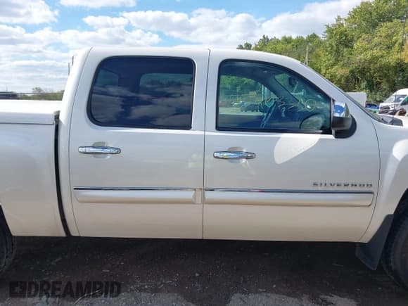 ✅ 2012 Chevrolet Silverado 1500 LT • VIN: 3GCPKSE76CG202030 • Lot: 43403350. Wystawiony na IAAI z przebiegiem 117 414 mil. Bezpłatny archiwum sprzedaży aukcyjnych z USA i szczegółowy raport historii pojazdu na DreamBid. Zdjęcie 13.