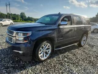 2020 Chevrolet Tahoe Premier z VIN 1GNSKCKC5LR114403, wystawiony jako Copart lot #65006725 z przebiegiem 76 492 mil mil oraz Szkoda całkowita • Salvage title. Historia ofert i sprzedaży dostępna na DreamBid. Obrazek 1.