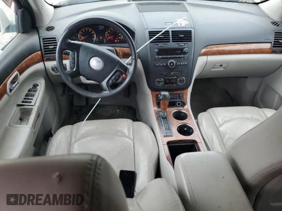 ✅ 2010 Saturn Outlook • VIN: 5GZLRVED0AJ205520 • Lot: 71889594. Wystawiony na Copart z przebiegiem 163 476 mil. Bezpłatny archiwum sprzedaży aukcyjnych z USA i szczegółowy raport historii pojazdu na DreamBid. Zdjęcie 8.