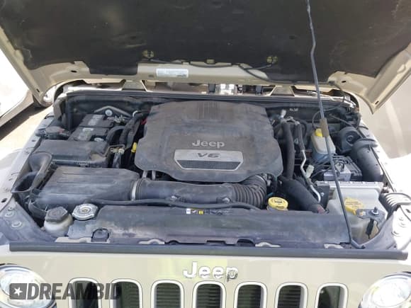 ✅ 2018 Jeep Wrangler Sahara • VIN: 1C4AJWBGXJL811092 • Lot: 42305620. Listed on IAAI with 41,021 mi. Free auction sales archive from the USA and detailed vehicle history report at DreamBid. Image 10.