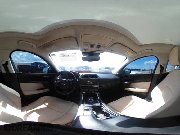 ✅ 2019 Jaguar XE 25t Premium • VIN: SAJAJ4FX9KCP46060 • Лот: 42028720. Опубликован ранее на IAAI с пробегом 38 953 миль. Бесплатный доступ к архиву аукционных продаж из США и подробный отчёт об истории автомобиля на DreamBid. Изображение 18.