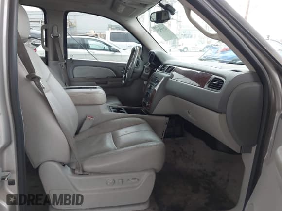 ✅ 2007 Chevrolet Suburban LT • VIN: 1GNFC16027J221478 • Lot: 42795291. Listed on IAAI with 160,596 mi. Free auction sales archive from the USA and detailed vehicle history report at DreamBid. Image 5.