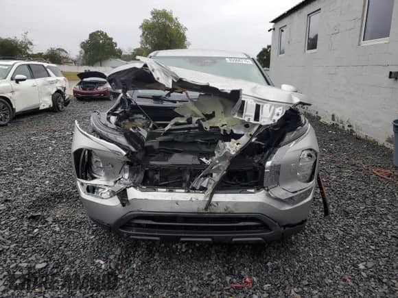 2022 Mitsubishi Outlander ES with VIN JA4J4TA89NZ047605, listed as a Copart auction lot 85568715 with 83,838 mi miles and Salvage title. Bid and sale history available at DreamBid. Image 5.