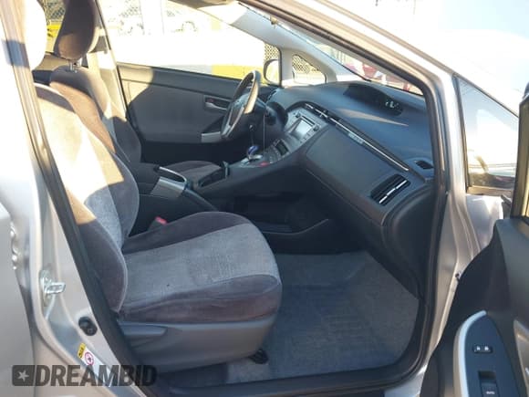 ✅ 2015 Toyota Prius Two • VIN: JTDKN3DU9F1992327 • Lot: 43778331. Wystawiony na IAAI z przebiegiem 218 119 mil. Bezpłatny archiwum sprzedaży aukcyjnych z USA i szczegółowy raport historii pojazdu na DreamBid. Zdjęcie 5.