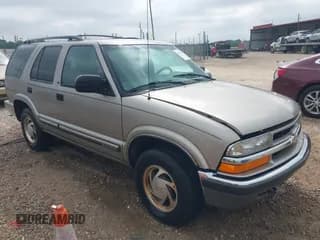 ✅ 2001 Chevrolet Blazer LT • VIN: 1GNDT13W31K189867 • Lot: 42111254. Wystawiony na IAAI z przebiegiem 151 066 mil. Bezpłatny archiwum sprzedaży aukcyjnych z USA i szczegółowy raport historii pojazdu na DreamBid. Zdjęcie 1.