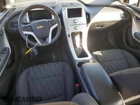 ✅ 2013 Chevrolet Volt • VIN: 1G1RA6E49DU143670 • Lot: 82230694. Wystawiony na Copart z przebiegiem 85 072 mil. Bezpłatny archiwum sprzedaży aukcyjnych z USA i szczegółowy raport historii pojazdu na DreamBid. Zdjęcie 8.