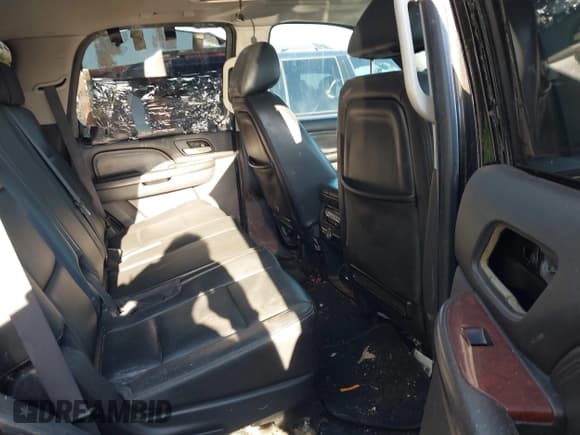 ✅ 2007 Cadillac Escalade • VIN: 1GYFK63867R211468 • Lot: 43631632. Wystawiony na IAAI z przebiegiem 114 937 mil. Bezpłatny archiwum sprzedaży aukcyjnych z USA i szczegółowy raport historii pojazdu na DreamBid. Zdjęcie 8.