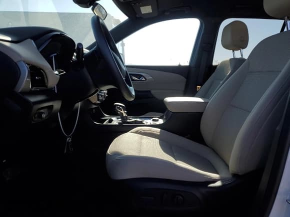 ✅ 2022 Chevrolet Traverse LS • VIN: 1GNEVLKWXNJ107625 • Лот: 42544375. Опубликован ранее на Copart с пробегом 46 280 миль. Бесплатный доступ к архиву аукционных продаж из США и подробный отчёт об истории автомобиля на DreamBid. Изображение 7.