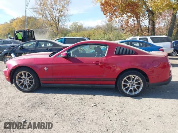 ✅ 2010 Ford Mustang V6 • VIN: 1ZVBP8AN0A5140757 • Lot: 43618267. Listed on IAAI with 246,640 mi. Free auction sales archive from the USA and detailed vehicle history report at DreamBid. Image 14.