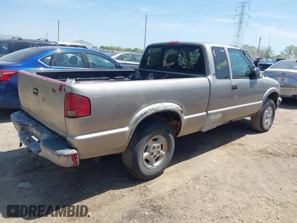 ✅ 2001 Chevrolet S-10 LS • VIN: 1GCDT19W41K181244 • Лот: 42129845. Опубликован ранее на IAAI с пробегом 183 368 миль. Бесплатный доступ к архиву аукционных продаж из США и подробный отчёт об истории автомобиля на DreamBid. Изображение 4.