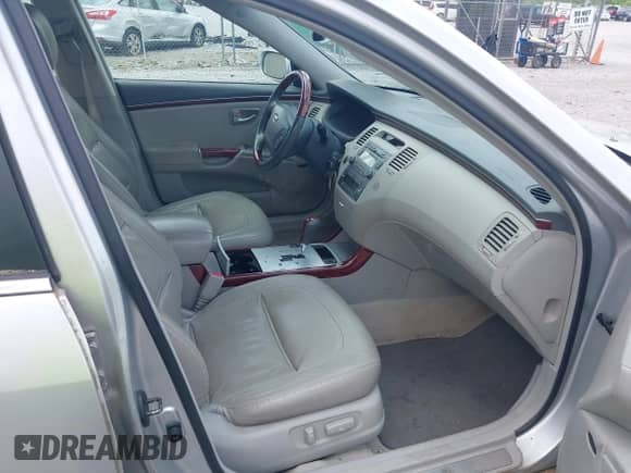 2007 Hyundai Azera SE с VIN KMHFC46F97A215820, выставлен на аукционе IAAI как лот 42120029 с пробегом 211 069 миль миль и . История ставок и продаж доступна на DreamBid. Изображение 5.