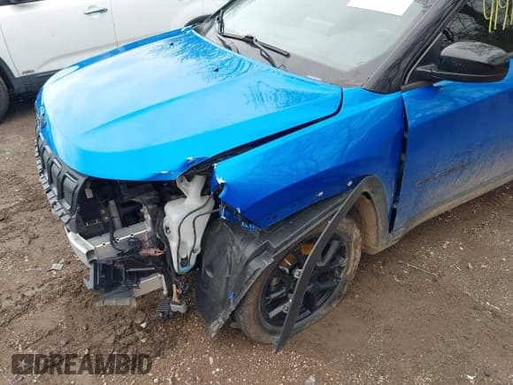 ✅ 2022 Jeep Compass Latitude • VIN: 3C4NJCBB9NT172153 • Lot: 41918327. Listed on IAAI with 95,504 mi. Free auction sales archive from the USA and detailed vehicle history report at DreamBid. Image 6.