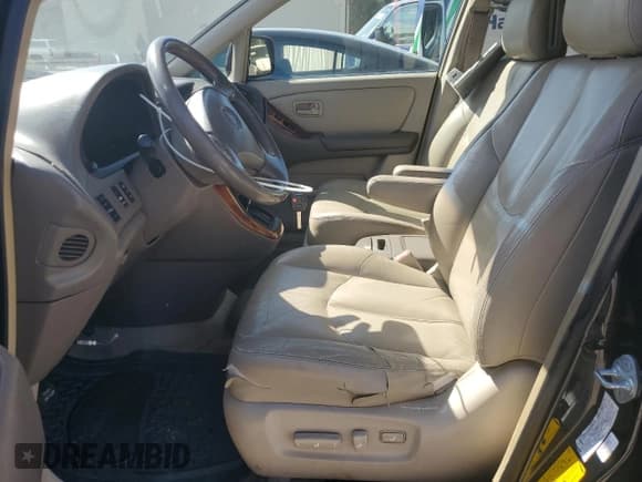 ✅ 1999 Lexus RX 300 • VIN: JT6HF10U8X0085326 • Lot: 85263295. Wystawiony na Copart z przebiegiem 110 927 mil. Bezpłatny archiwum sprzedaży aukcyjnych z USA i szczegółowy raport historii pojazdu na DreamBid. Zdjęcie 7.