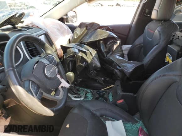 ✅ 2017 Jeep Cherokee Trailhawk • VIN: 1C4PJMBS8HW506816 • Лот: 83831065. Опубликован ранее на Copart с пробегом Не указан. Бесплатный доступ к архиву аукционных продаж из США и подробный отчёт об истории автомобиля на DreamBid. Изображение 7.