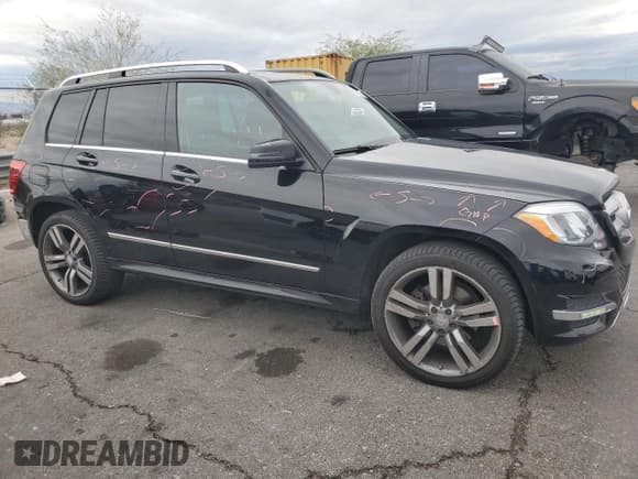 ✅ 2015 Mercedes-Benz GLK 350 • VIN: WDCGG5HB3FG345899 • Lot: 92933125. Wystawiony na Copart z przebiegiem 99 177 mil. Bezpłatny archiwum sprzedaży aukcyjnych z USA i szczegółowy raport historii pojazdu na DreamBid. Zdjęcie 4.
