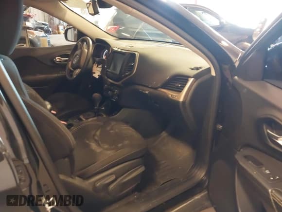 ✅ 2016 Jeep Cherokee Latitude • VIN: 1C4PJMCS6GW214045 • Lot: 42440361. Wystawiony na IAAI z przebiegiem 115 863 mil. Bezpłatny archiwum sprzedaży aukcyjnych z USA i szczegółowy raport historii pojazdu na DreamBid. Zdjęcie 8.