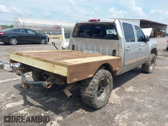 2007 Chevrolet Silverado 1500 1LT with VIN 2GCEK13M171638115, listed as a IAAI auction lot 42615225 with Not provided miles and . Bid and sale history available at DreamBid. Image 4.